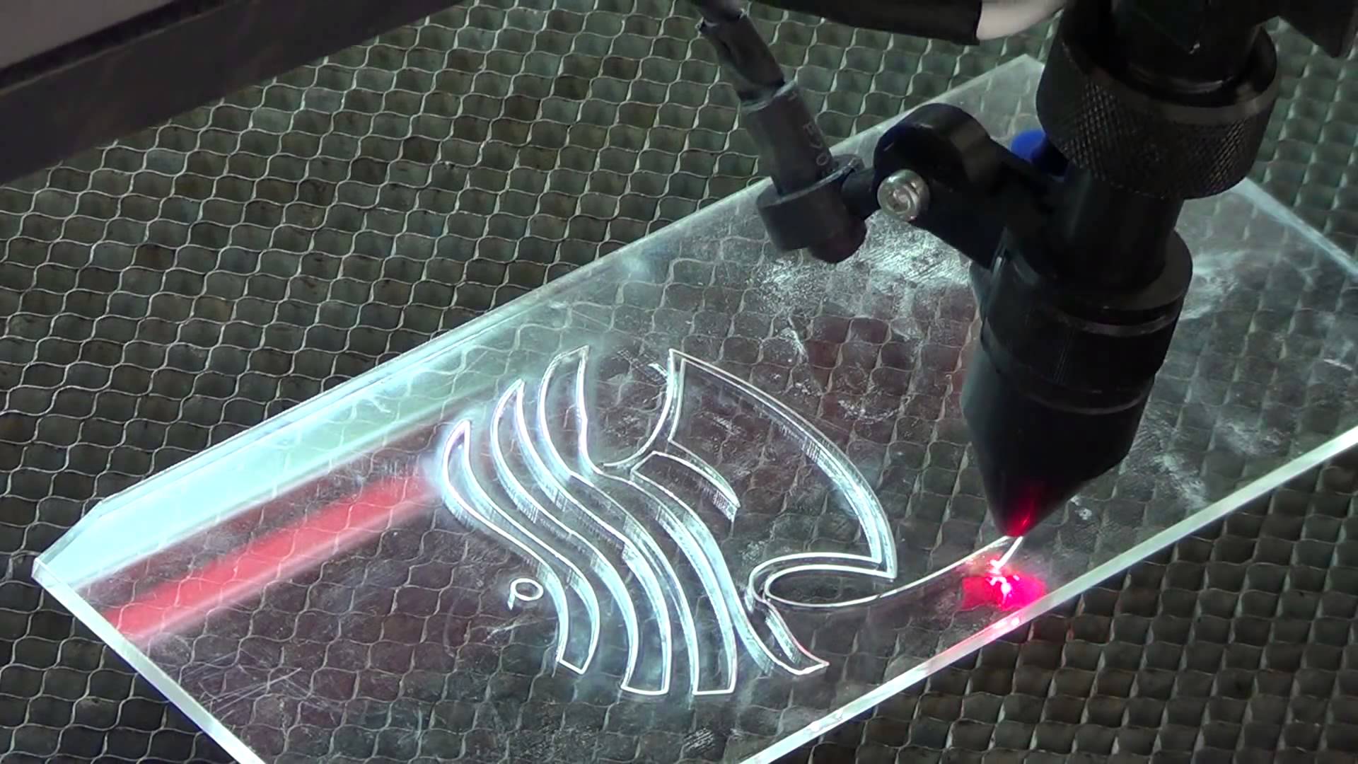 cắt mica bằng laser